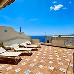 Casa Ella With Private Parking