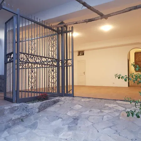 Casa Ella With Private Parking Holiday home