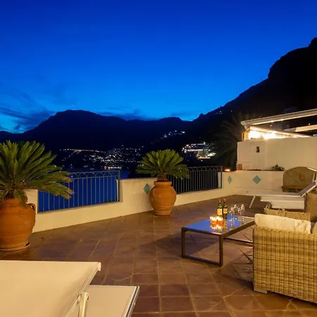 Casa Ella With Private Parking