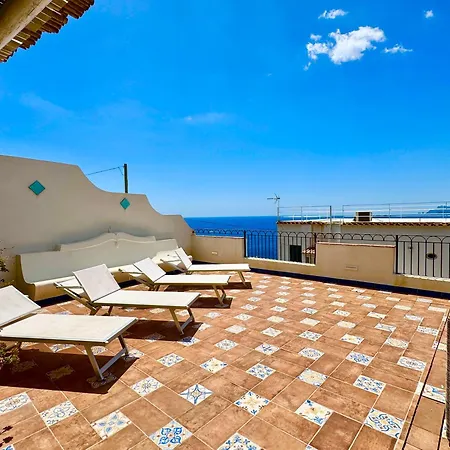 Casa Ella With Private Parking