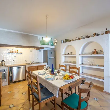 Holiday home Casa Ella With Private Parking